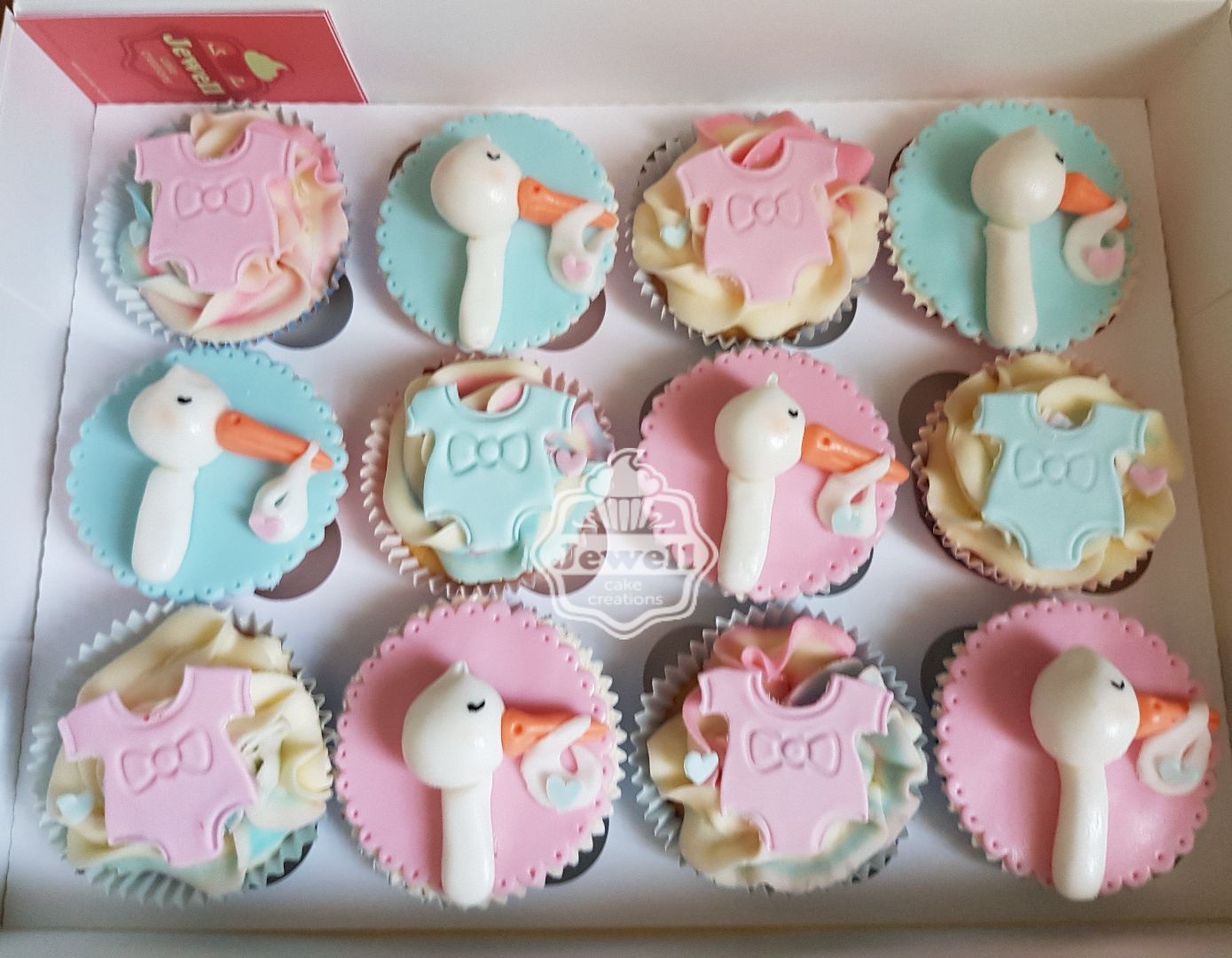 Baby shower oeievaar cupcakes